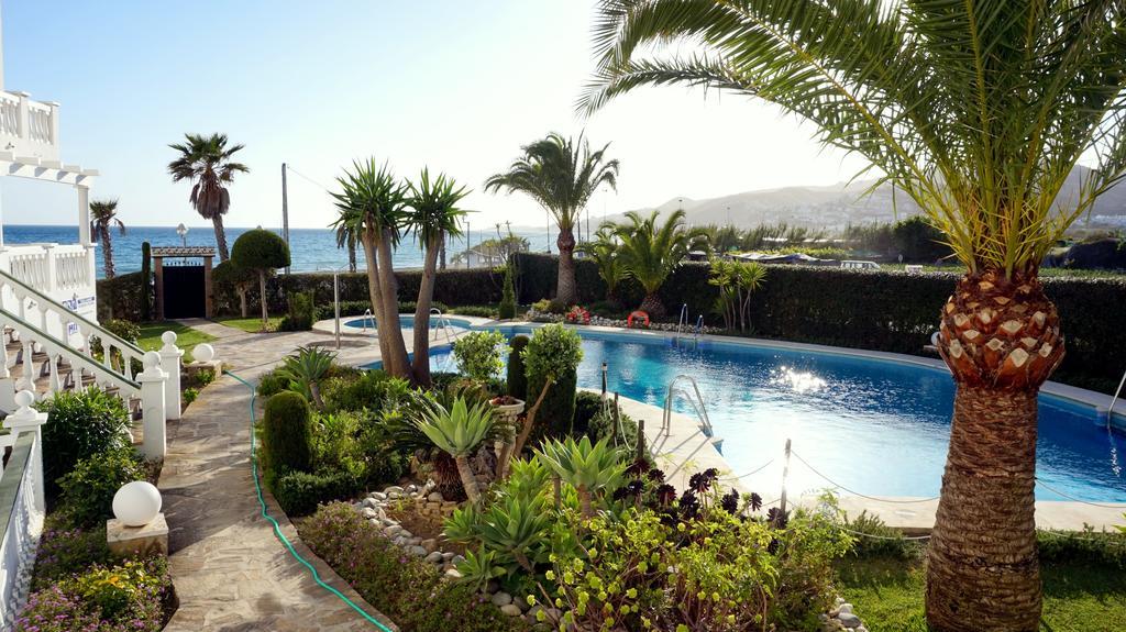 Apartamentos Starnerja En Stella Maris Nerja Quarto foto